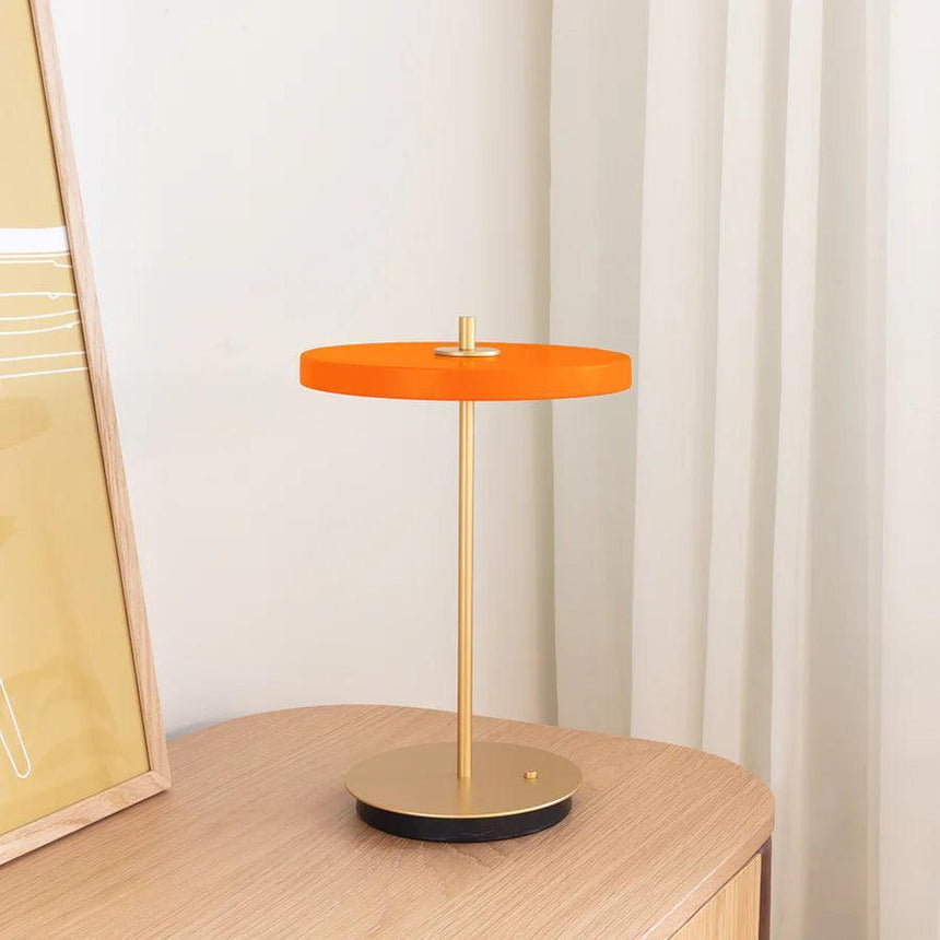 Asteria Move metal table lamp with brass base