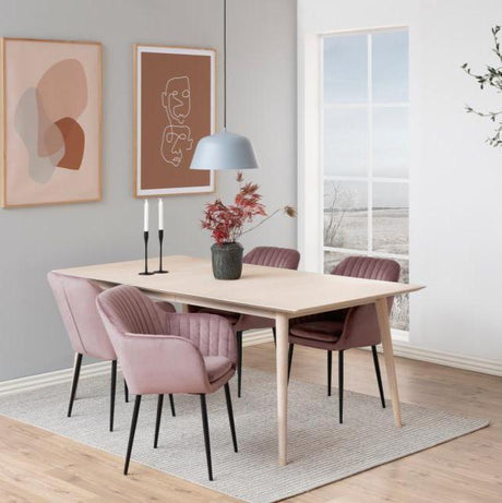 Emilia velvet chair with black legs