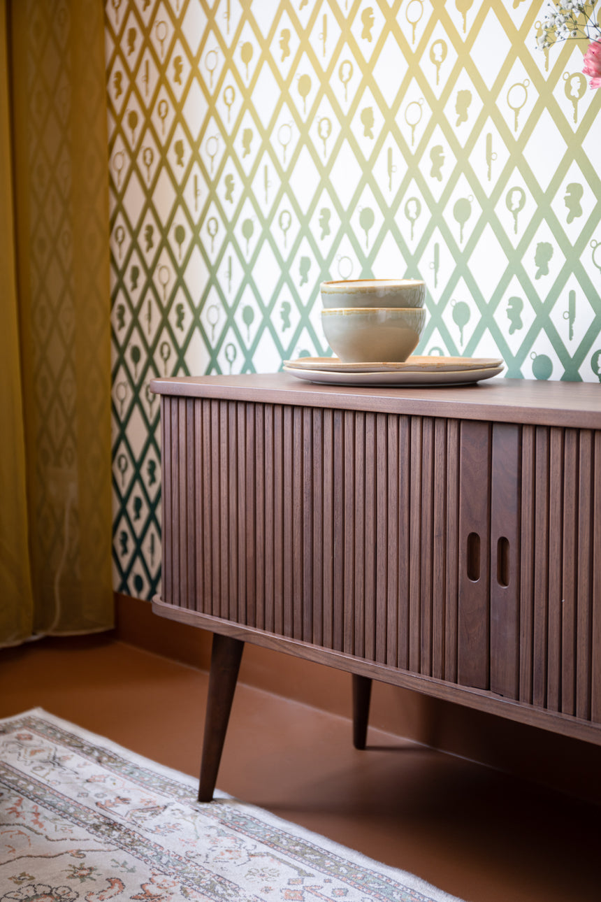 Barbier wooden chest of drawers with sliding doors
