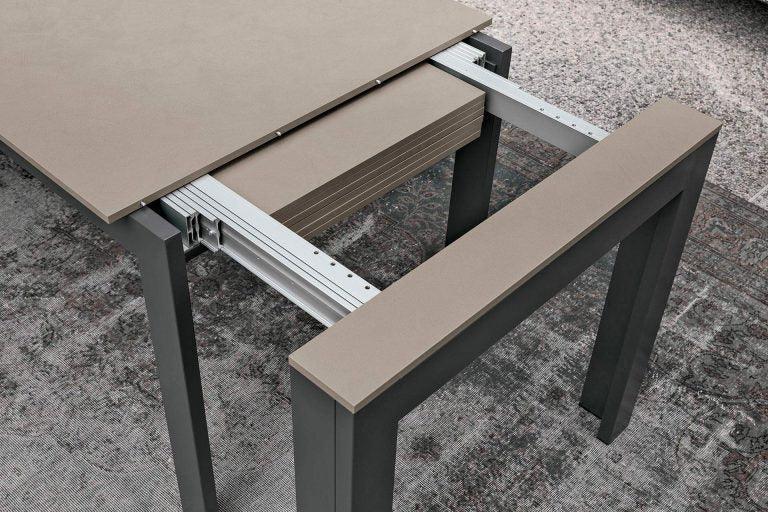 Movida dining table