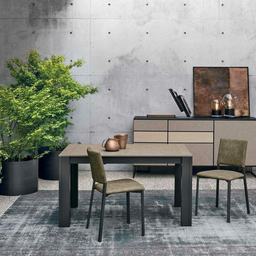 Movida dining table