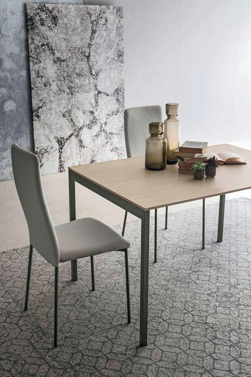 Oscar dining table