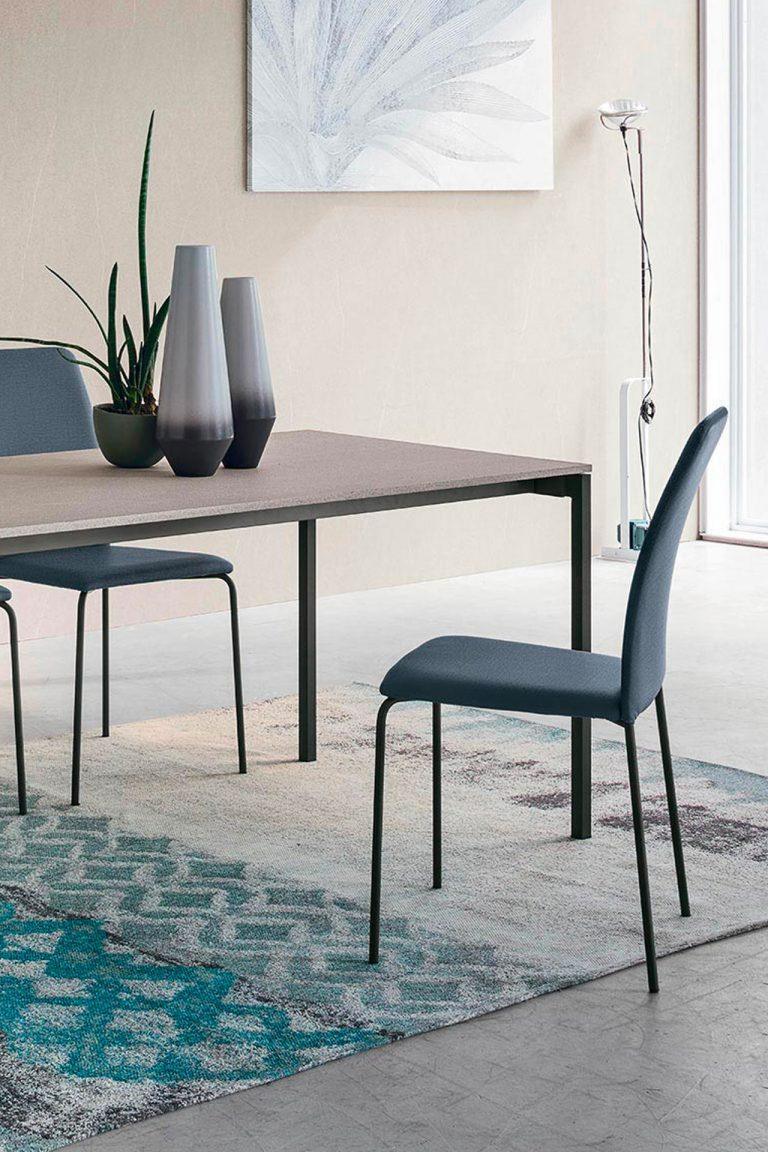 Oscar dining table