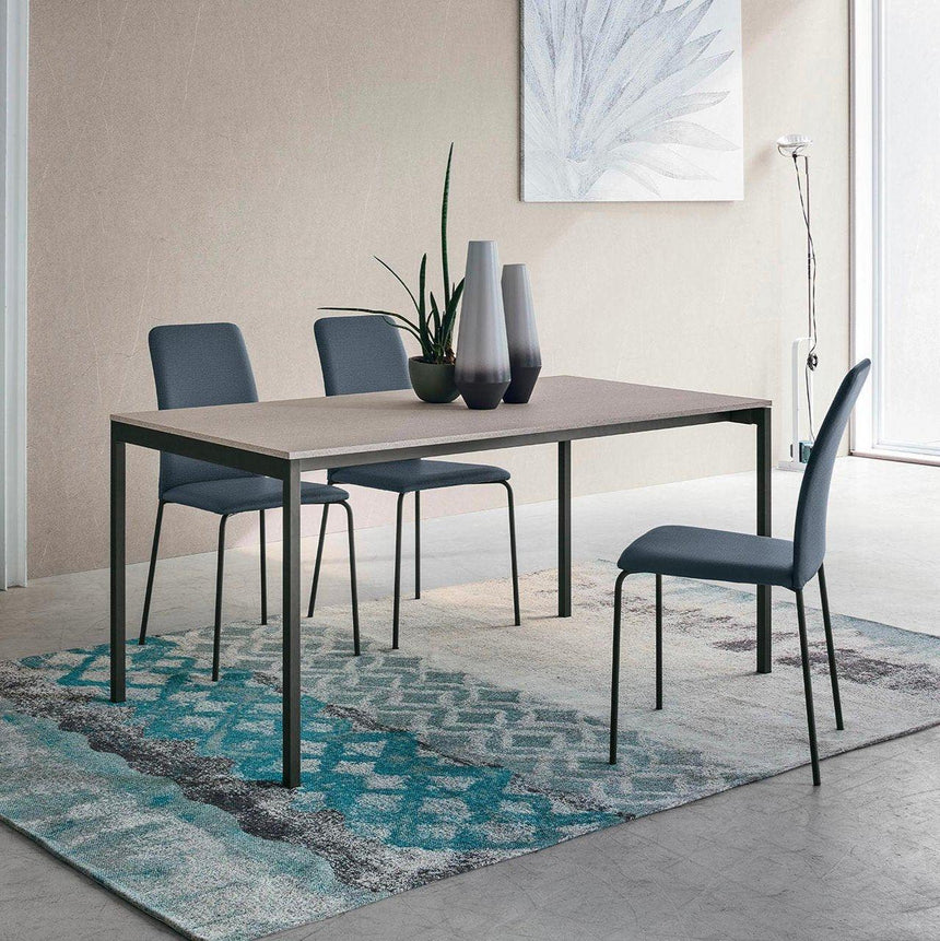 Oscar dining table