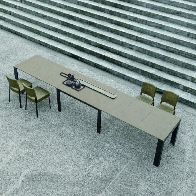 Movida dining table