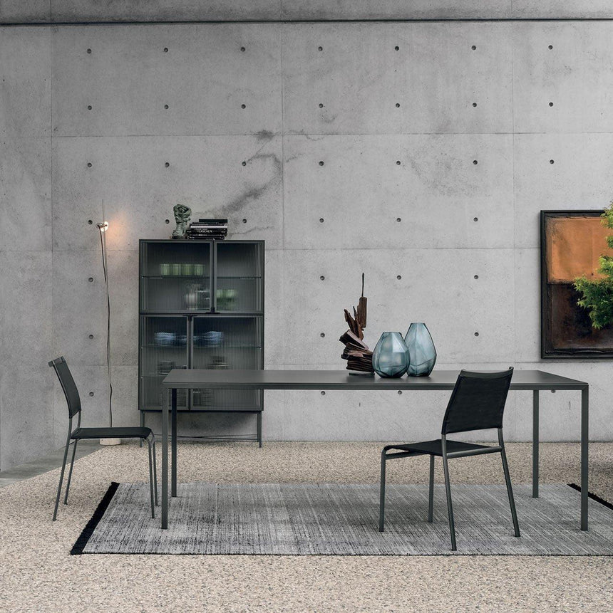 Strong dining table